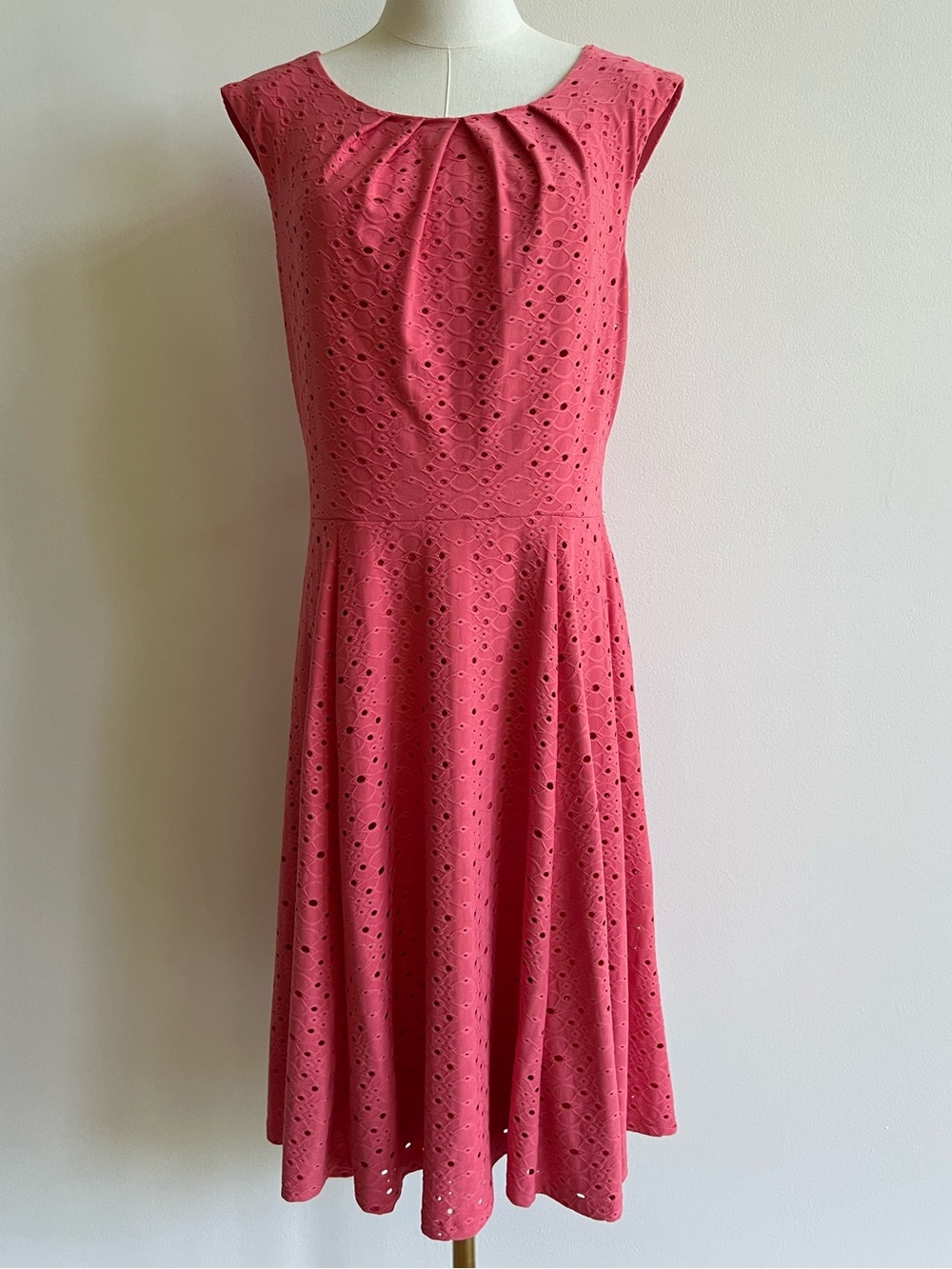 Coral Embroidered Eyelet Fit & Flare Dress Lined Cap Sleeve A-Line Stretch Sz 16